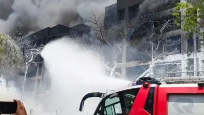Hindistan'da 242 kişilik yolcu uçağı yerleşim bölgesine düştü