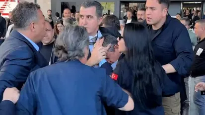 Özgür Özel, Sırrı Süreyya Önder töreni çıkışında saldırıya uğradı