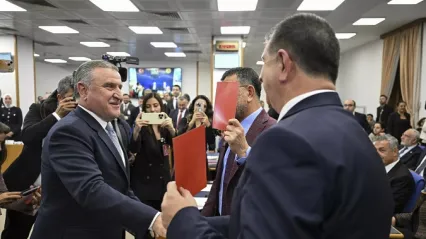 Muhalefet 'kırmızı kart' gösterdi, iktidar 'Var'dan döner' dedi!