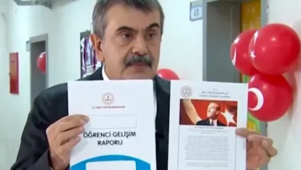 Bakan Tekin'den 'Atatürksüz karne' iddialarına yanıt