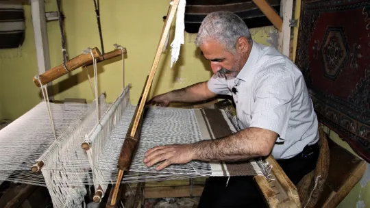 Siirt'in Bacasız Fabrikası Battaniye Yapımı  Devletten Destek Bekliyor