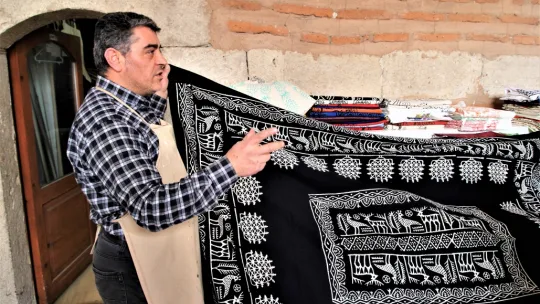 Her Yazma Bir Yöreyi Temsil Eder. Bir Dili Vardır