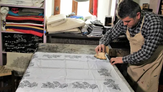 Her Yazma Bir Yöreyi Temsil Eder. Bir Dili Vardır