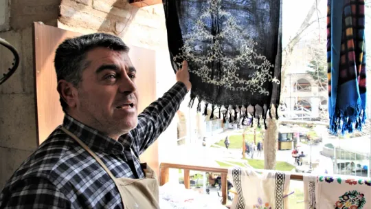 Her Yazma Bir Yöreyi Temsil Eder. Bir Dili Vardır