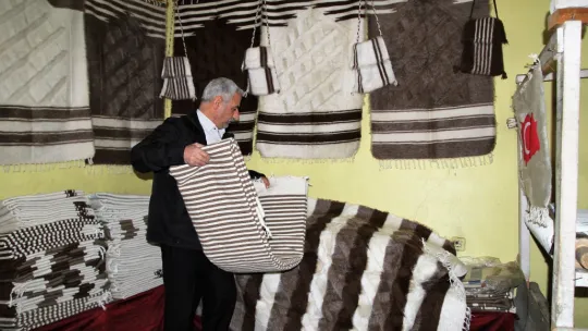 Siirt'in Bacasız Fabrikası Battaniye Yapımı  Devletten Destek Bekliyor