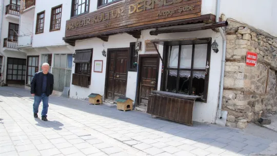 Elli Yıldır Ağaç Çivi ile Ayakkabı Yapıyor