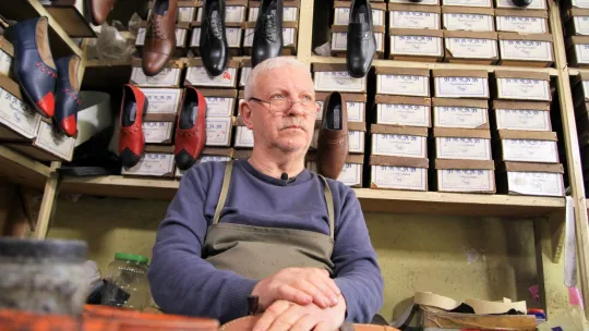 Elli Yıldır Ağaç Çivi ile Ayakkabı Yapıyor