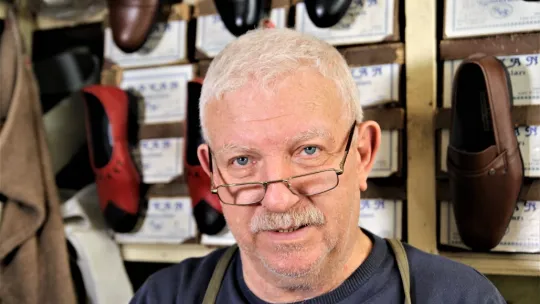 Elli Yıldır Ağaç Çivi ile Ayakkabı Yapıyor