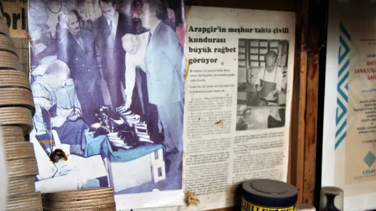 Elli Yıldır Ağaç Çivi ile Ayakkabı Yapıyor