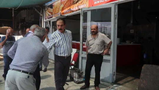 Felaket Yaşayan Esnafın Tesellisi Şevket Başkan