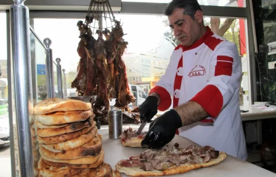 Aman Dikkat ! Bu Kebap Müptela Yapar