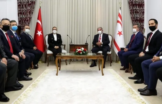 Bakan Pekcan Esnaf Başkanlarıyla KKTC'de