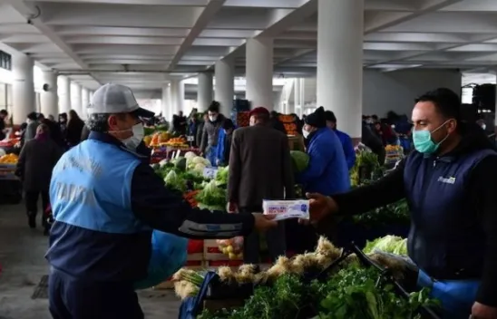 Başkentte esnaf ve vatandaşa hijyen desteğine devam