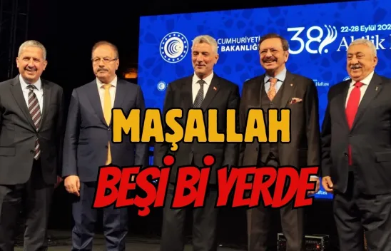 'Beşi Bi Yerde' Sahnede Birlik Mesajı Verdi