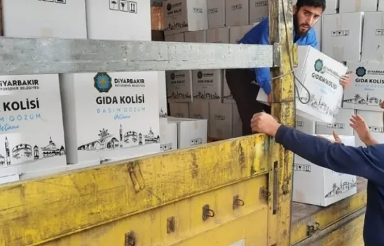 Diyarbakır'da belediye esnaf ve çalışanlarını yalnız bırakmıyor