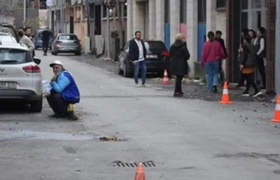 Esnaf Depremden Dükkan Kapattı