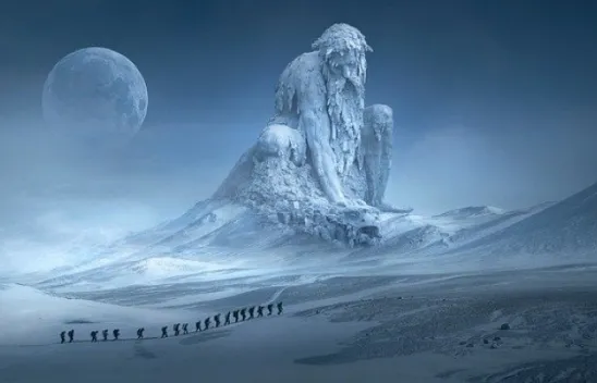 Esnaf dükkanının önüne kardan mezarlık yapıyor