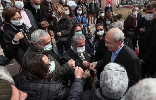 Kılıçdaroğlu genel merkezde esnafın ardından emeklilerle buluştu