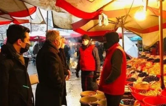 Üreten de satan da tüketen de halinden memnun değil