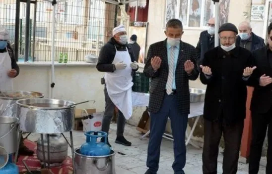 Ustasına Vefa İçin Esnaf Lokma Döktürdü