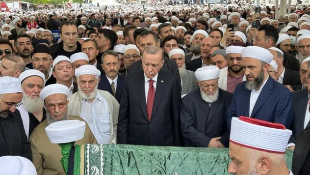 Cumhurbaşkanı Erdoğan, İsmailağa Cemaati lideri Hasan Kılıç'ın cenaze törenine katıldı