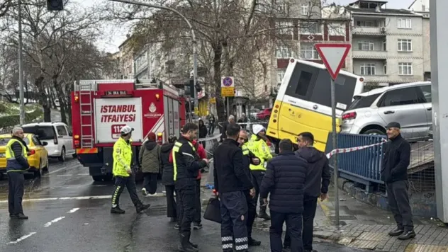 Esenler'de İETT otobüsü otoparka daldı
