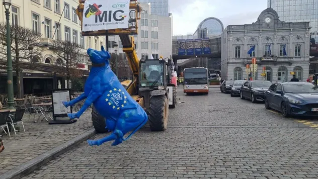 Fransız çiftçi protestoları: 800 traktör Paris sokaklarını kuşattı