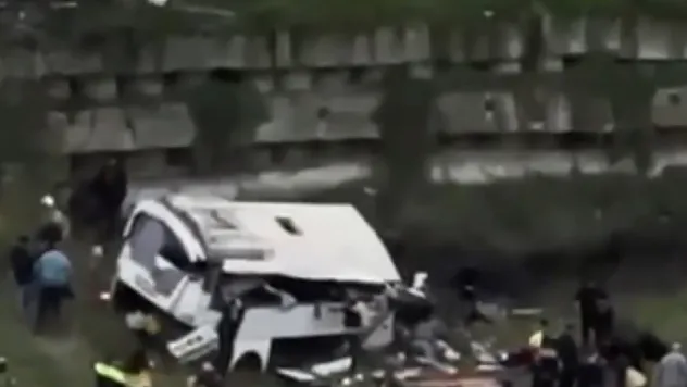 İstanbul'da işçi servisi şarampole yuvarlandı: 4 ölü, 7 yaralı