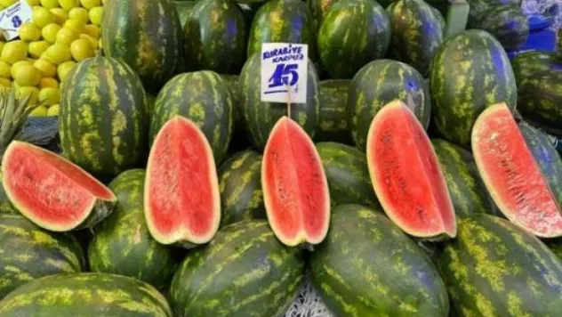 Karpuzun dilimi 40 lira, bütünü 150 lira