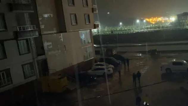 Öğrenciler karanlıkta kaldı: Tencere - tavalı protesto