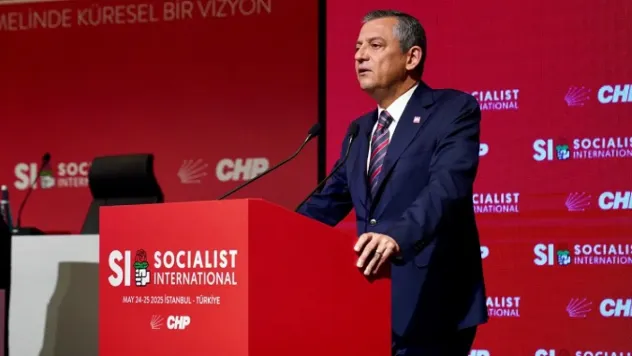 Özel, Sosyalist Enternasyonal'de konuştu