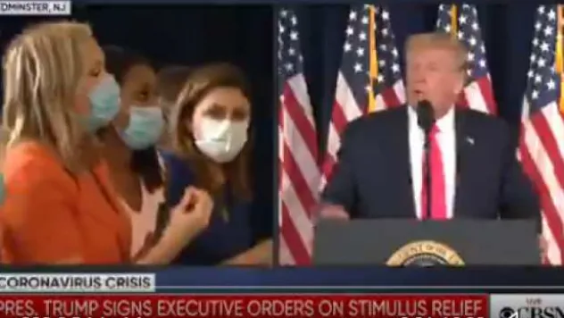Trump'ı kızdırdılar! Kürsüyü terk etti