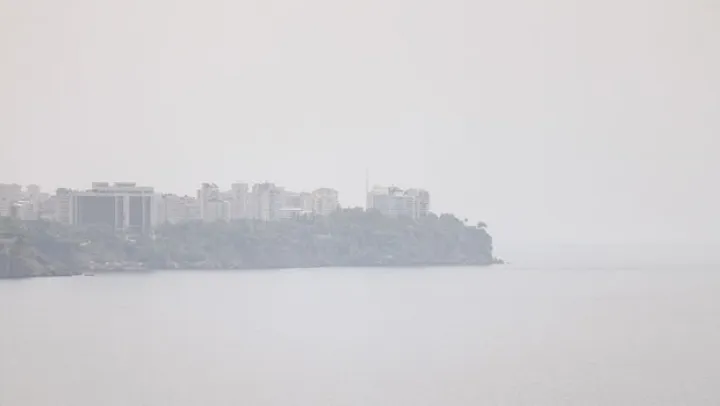 Antalya'nın üzerine nem bulutu çöktü