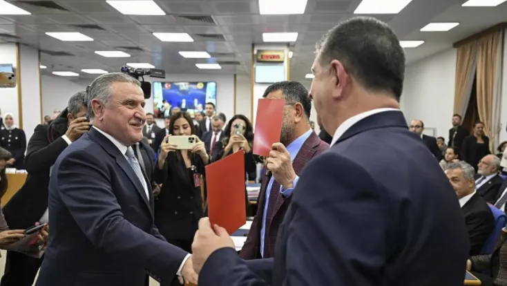 Muhalefet 'kırmızı kart' gösterdi, iktidar 'Var'dan döner' dedi!