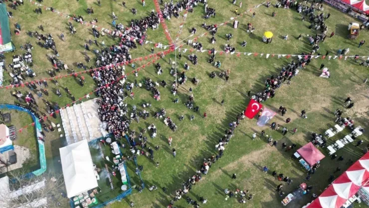 5 ton hamsi için 2 kilometrelik kuyruk oluştu