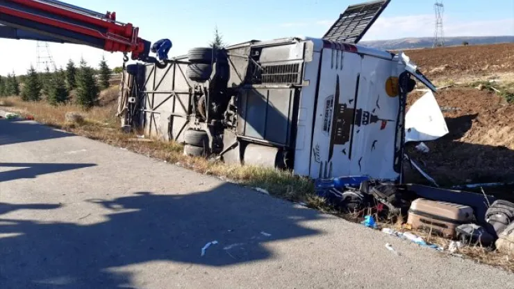 Afyonkarahisar'da Otobüs Devrildi