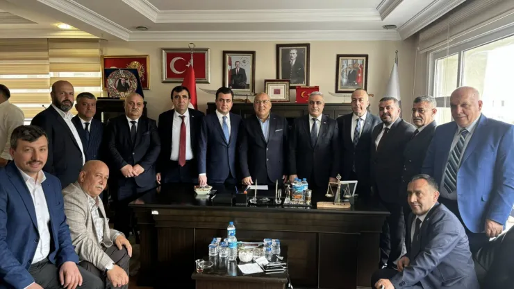 AK Parti'li Osman Gökçek, pazarcı esnafıyla bir araya geldi