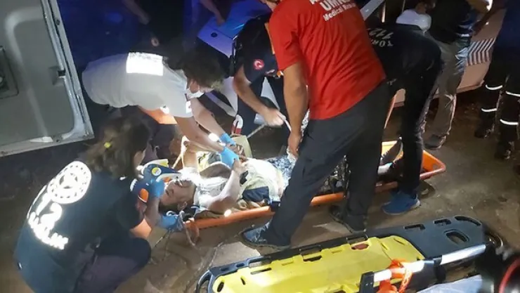 Antalya'da mağarada mahsur kalan kişiler kurtarıldı