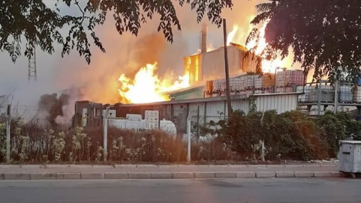 Antalya'daki kimya fabrikasında yangın paniği