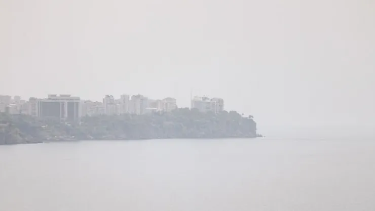 Antalya'nın üzerine nem bulutu çöktü