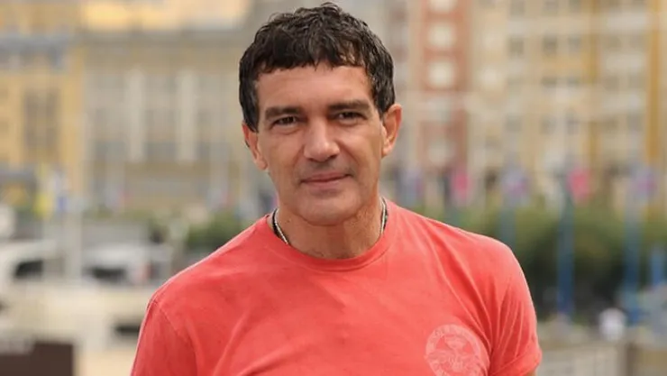 Antonio Banderas Korona'yı Yendi