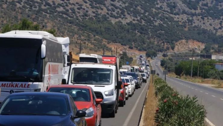Bodrum'da bayram yoğunluğu: Son 48 saatte 35 bin araç giriş yaptı