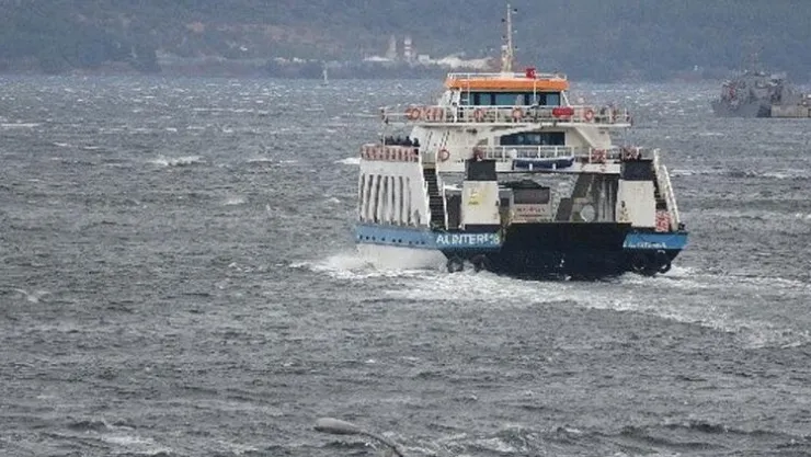 Bozcaada Feribotu Haftada Bir Güne Düşürüldü