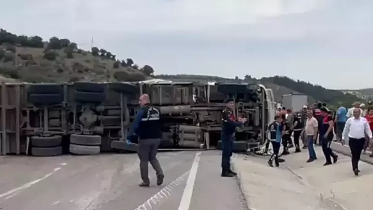 Çanakkale'de feci kaza: 8 kişi hayatını kaybetti