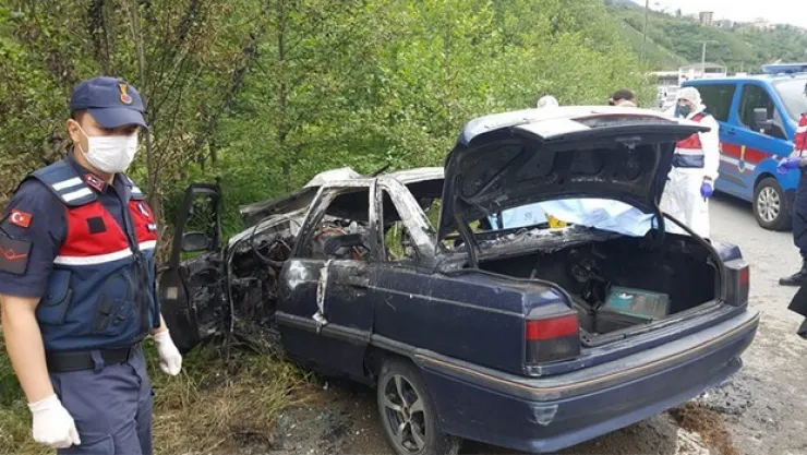 Çay işçilerinin otomobili alev aldı: 3 ölü