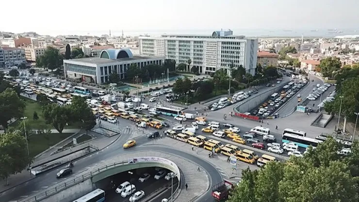 Dolmuş şoförleri İBB önünde eylem yaptı