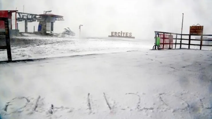Erciyes, beyaza büründü