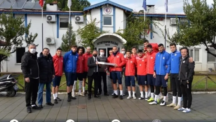 Esnaf Futbolcuların Ağızını Tatlandırdı