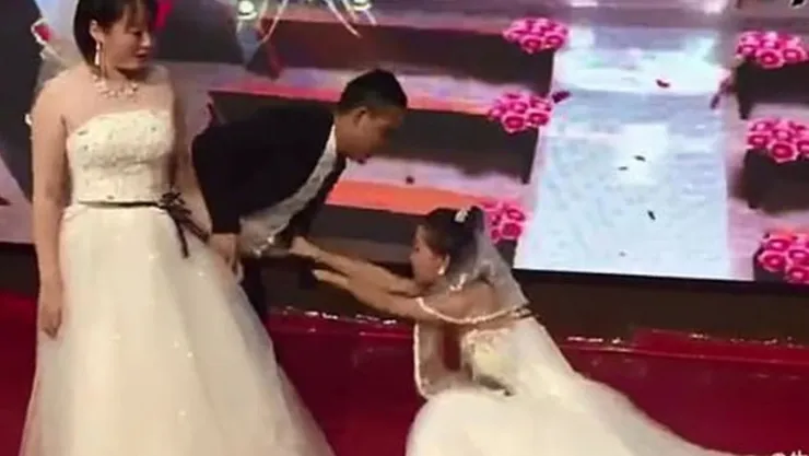 Gelinliğini giyip eski sevgilisinin düğününü bastı