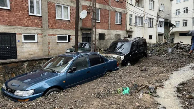 Giresun'da sel ve heyelan: Bir kişi kayıp